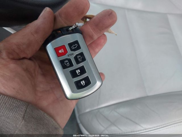 Toyota Sienna Xle 8 Passenger Image 11