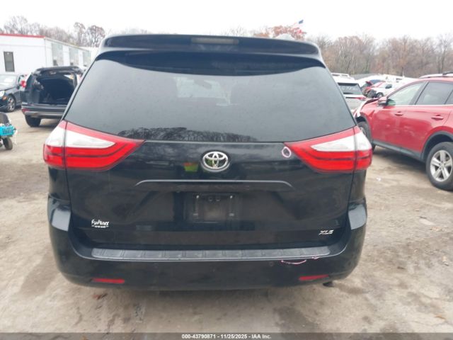 Toyota Sienna Xle 8 Passenger Image 16