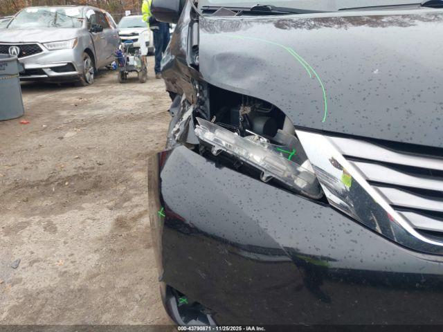 Toyota Sienna Xle 8 Passenger Image 20