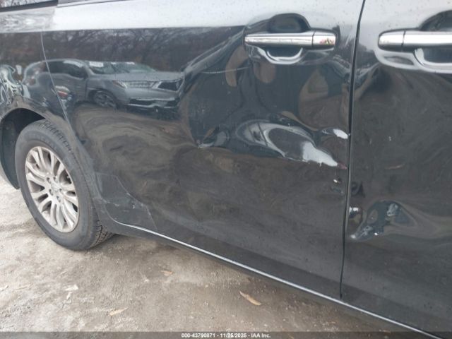 Toyota Sienna Xle 8 Passenger Image 18