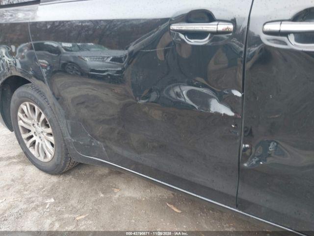 Toyota Sienna Xle 8 Passenger Image 18