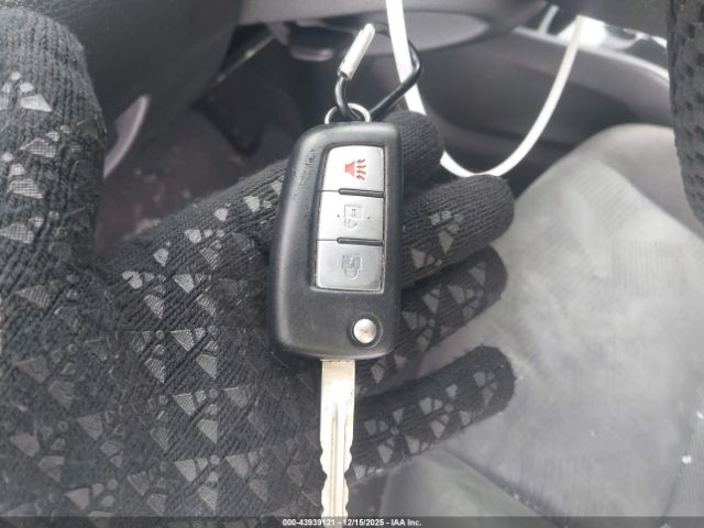 Nissan Rogue S Image 3