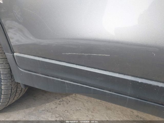 Nissan Rogue S Image 7