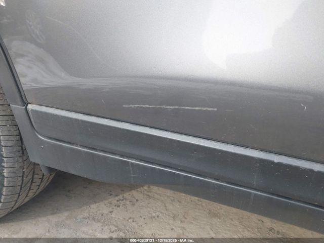 Nissan Rogue S Image 7