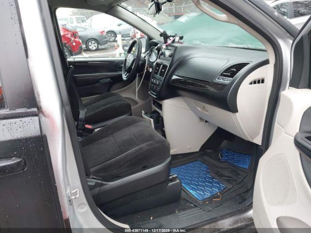 Dodge Grand Caravan Image 2