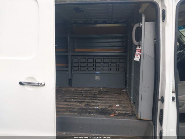 Nissan Nv Sl V8 Image 14