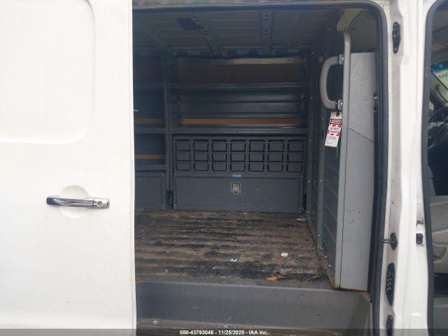 Nissan Nv Sl V8 Image 14