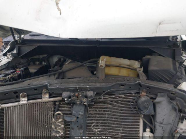 Nissan Nv Sl V8 Image 16