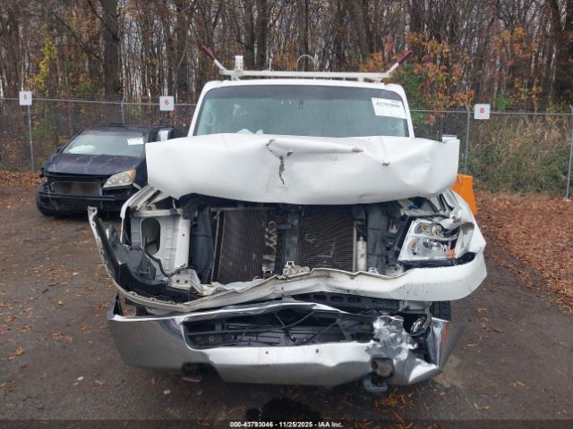 Nissan Nv Sl V8 Image 8