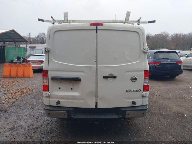 Nissan Nv Sl V8 Image 5