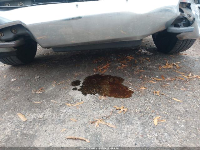 Nissan Nv Sl V8 Image 2