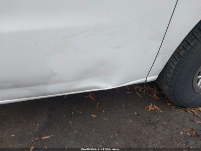 Nissan Nv Sl V8 Image 7