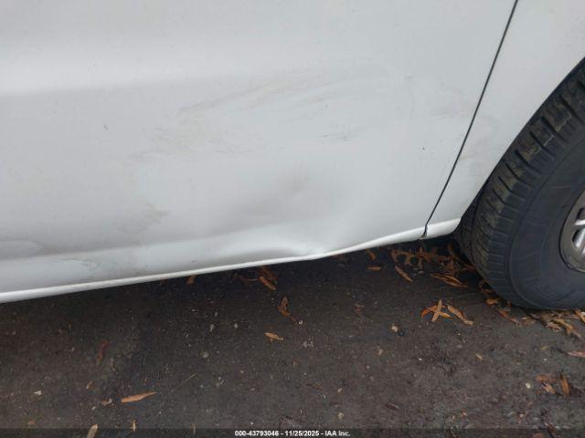 Nissan Nv Sl V8 Image 7