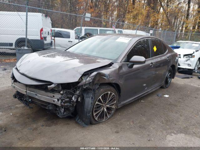 Toyota Camry Se Image 10