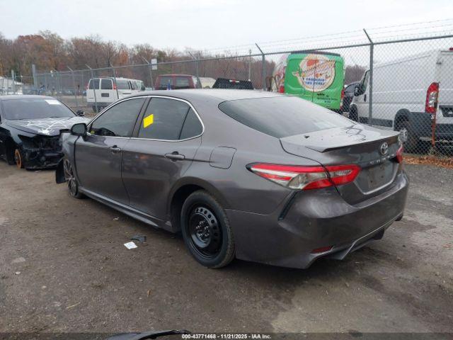 Toyota Camry Se Image 11