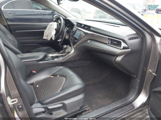 Toyota Camry Se Image 13