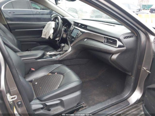 Toyota Camry Se Image 13