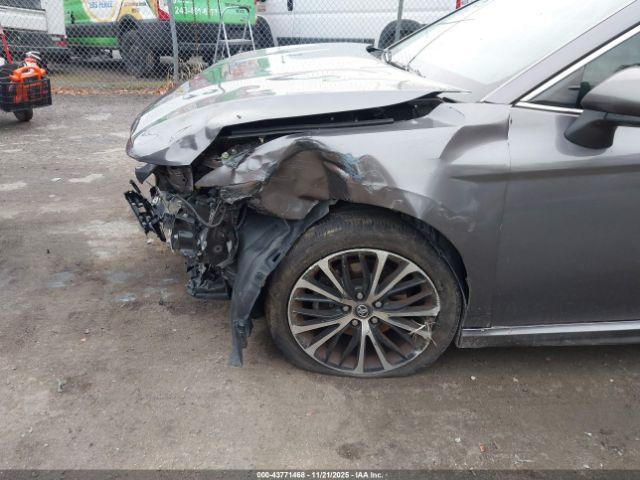 Toyota Camry Se Image 9