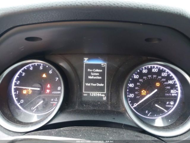 Toyota Camry Se Image 12