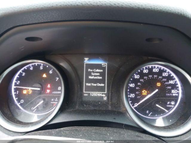 Toyota Camry Se Image 12