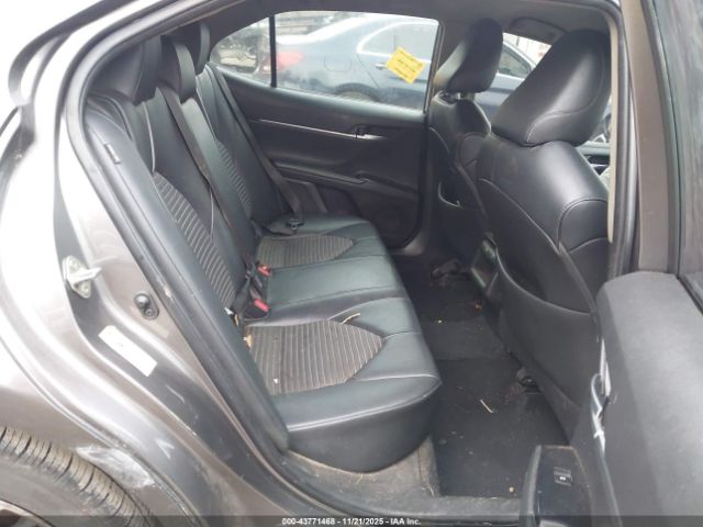 Toyota Camry Se Image 16