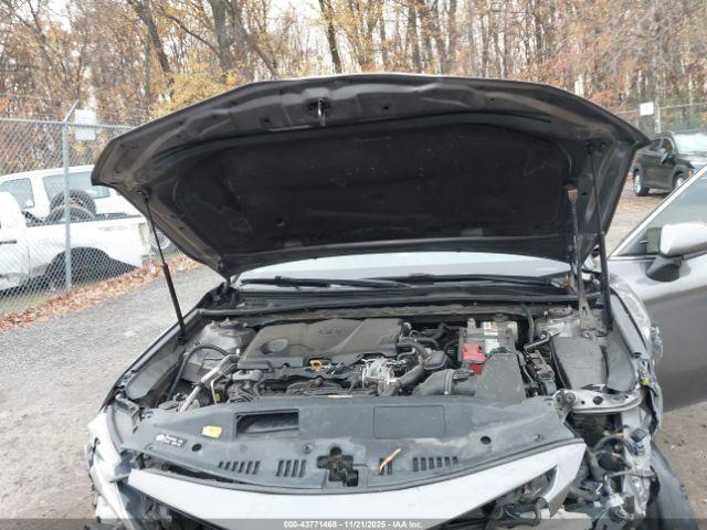 Toyota Camry Se Image 3