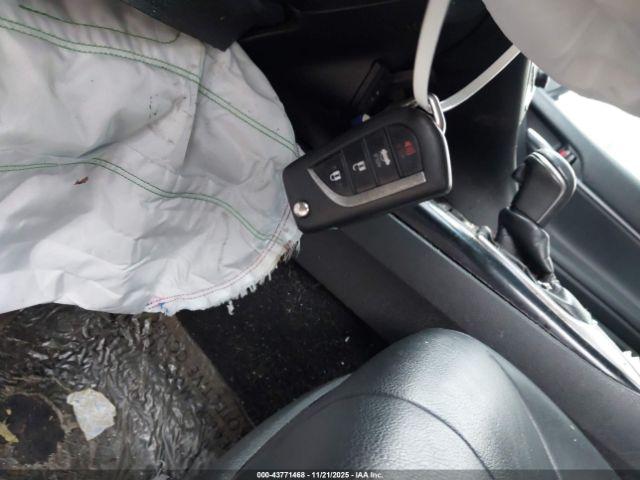 Toyota Camry Se Image 17