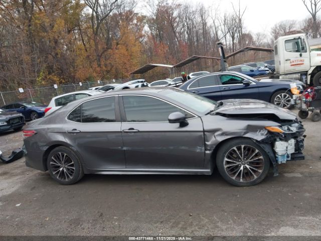 Toyota Camry Se Image 4