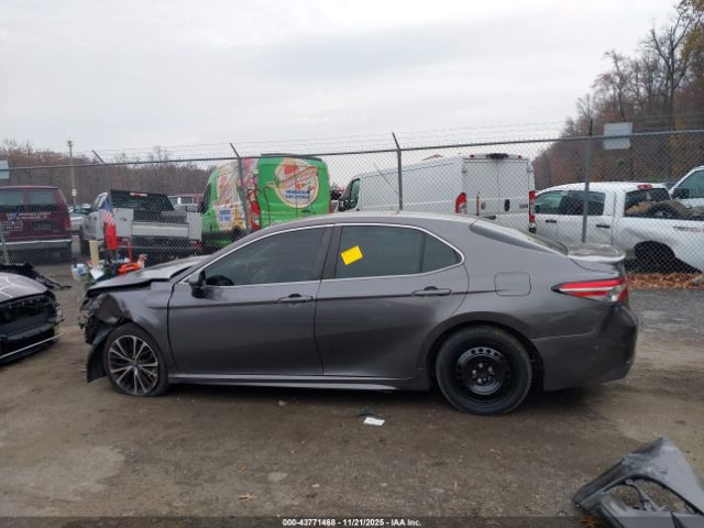 Toyota Camry Se Image 7