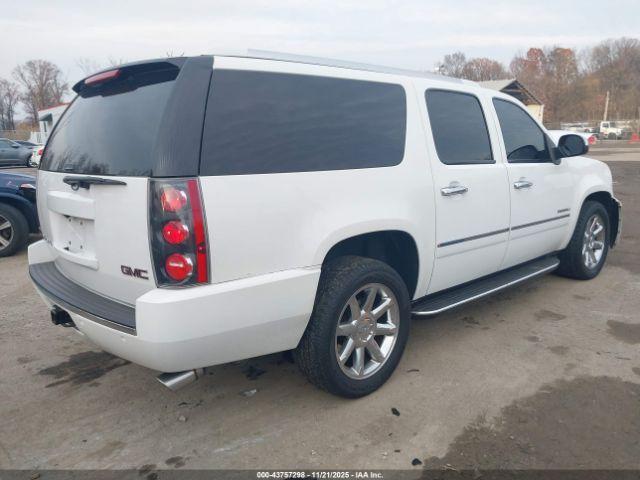 GMC Yukon Denali Image 3