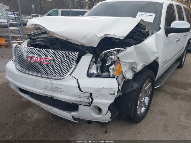 GMC Yukon Denali Image 5