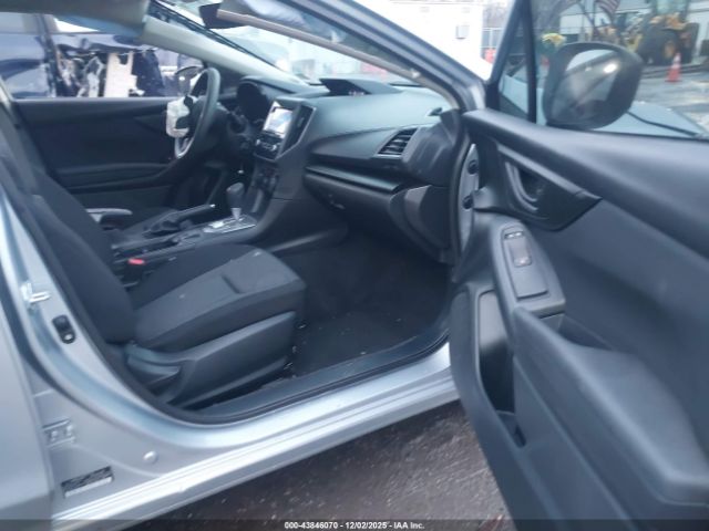 Subaru Impreza Base Image 3