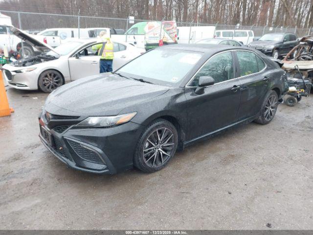 Toyota Camry Se Image 2