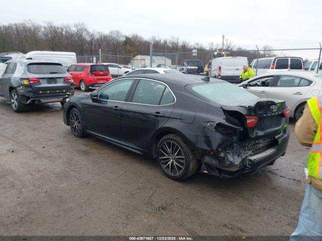 Toyota Camry Se Image 3