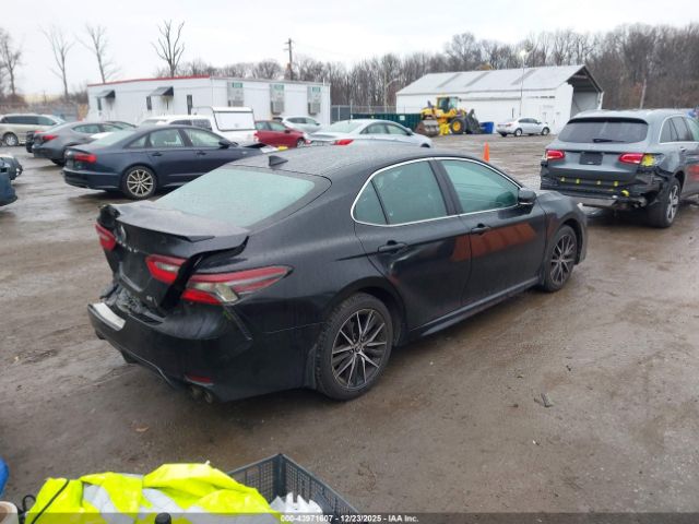 Toyota Camry Se Image 18