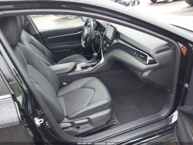 Toyota Camry Se Image 5