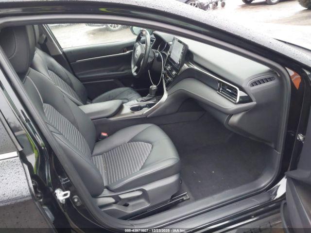 Toyota Camry Se Image 5