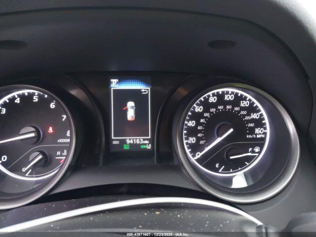 Toyota Camry Se Image 4