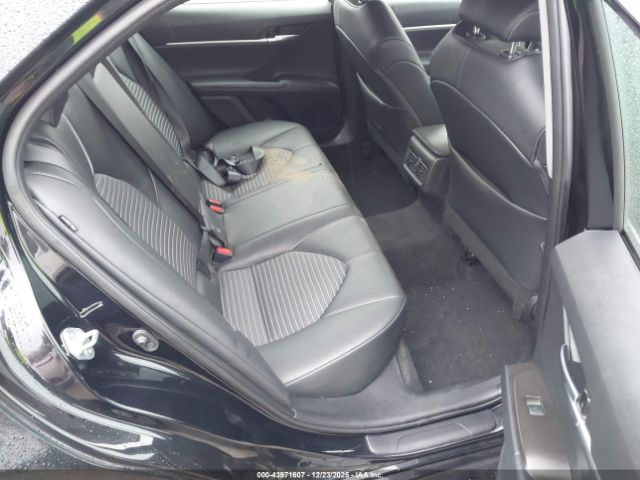 Toyota Camry Se Image 19