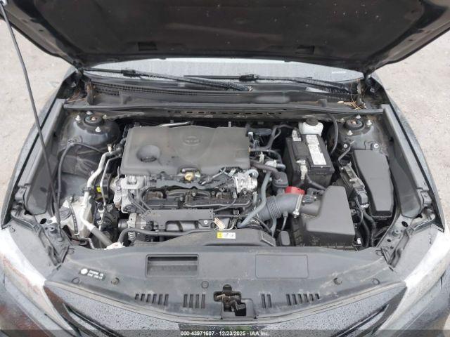 Toyota Camry Se Image 8
