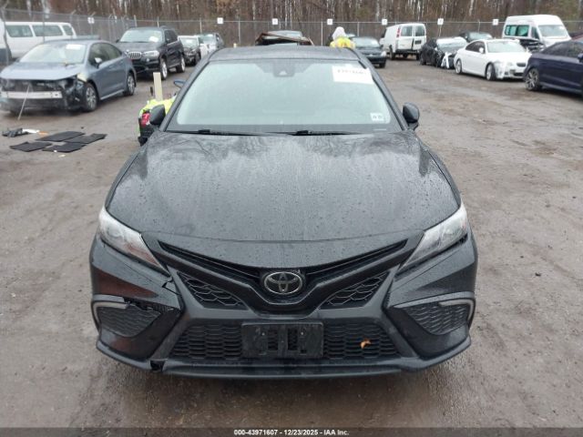 Toyota Camry Se Image 10