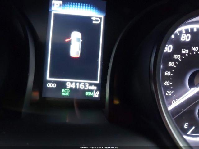 Toyota Camry Se Image 9