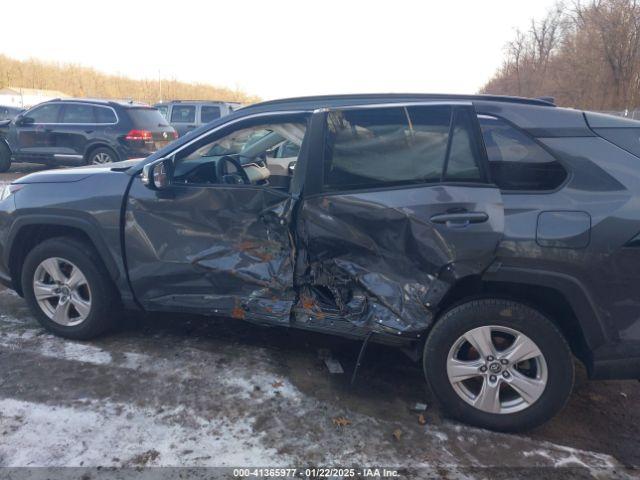 Toyota RAV4 Xle Image 10