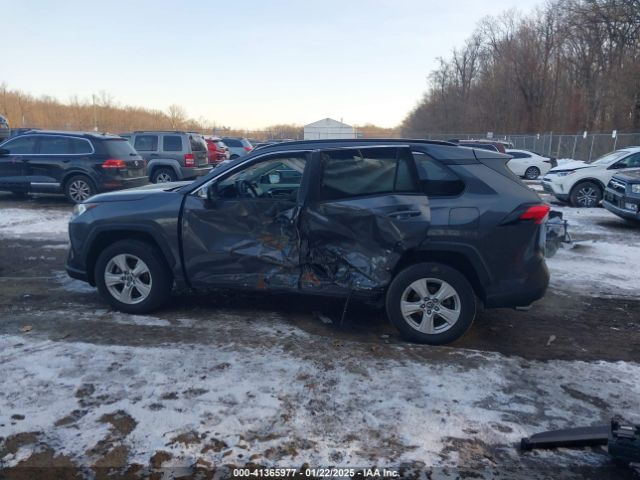 Toyota RAV4 Xle Image 2