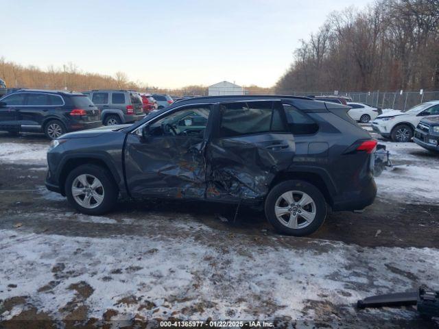 Toyota RAV4 Xle Image 2