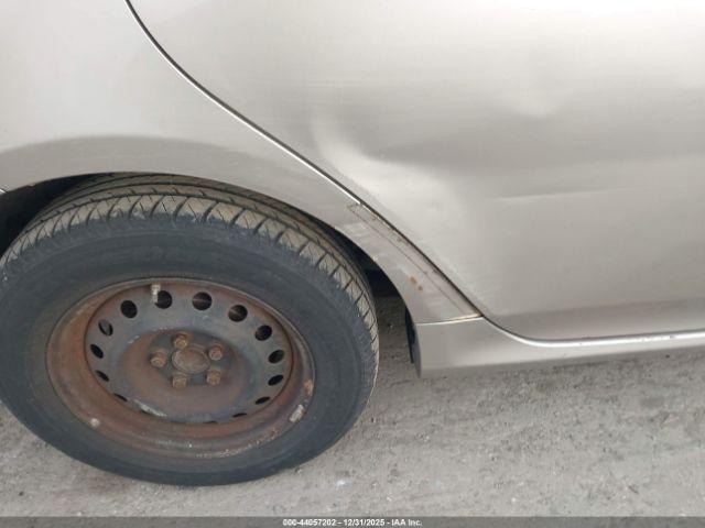 Toyota Corolla Le Image 10