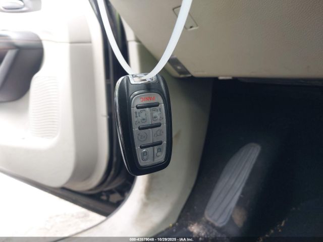 Chrysler Pacifica Touring L Image 9