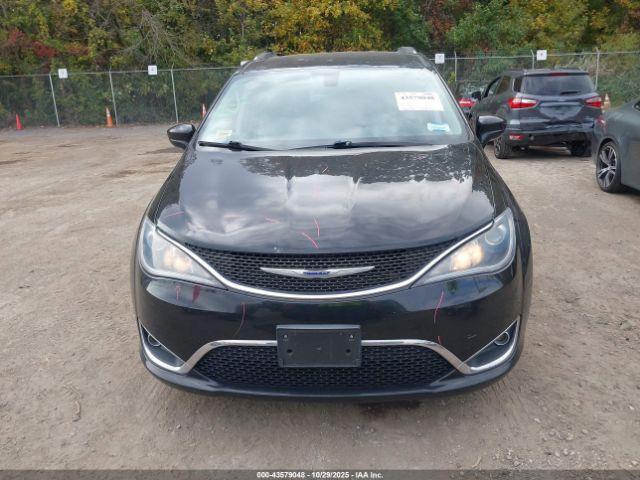 Chrysler Pacifica Touring L Image 13