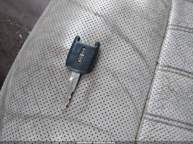 Lincoln Aviator Image 12