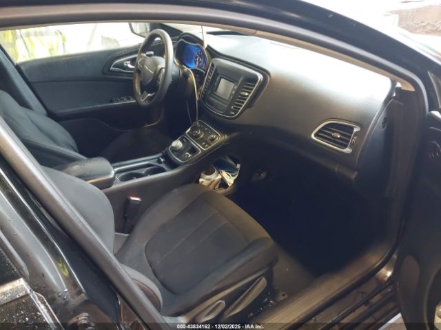 Chrysler 200 Limited Image 9